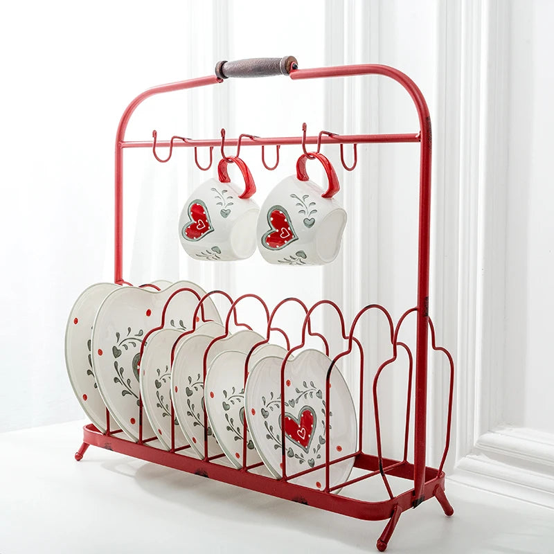 porte assiettes tasses métal rouge vintage rustique crochets assiettes décorées motifs floraux