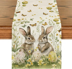 Cette image représente deux lapins mignons assis dans un champ de fleurs et de papillons, dans un style de peinture aquarelle.