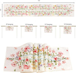 Un motif délicat de fleurs multicolores, notamment des orchidées et des lys roses, qui égaient la scène avec leur fraîcheur et leur beauté.