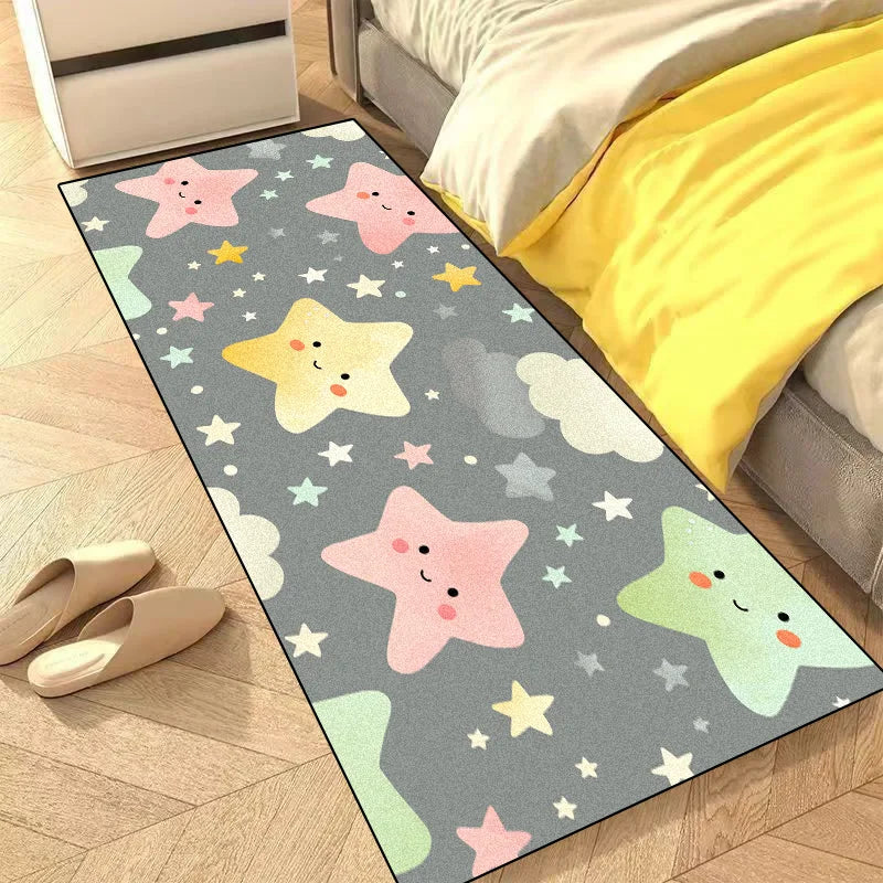 Tapis décoratif pour chambre d'enfant avec motifs d'étoiles colorées sur fond gris.