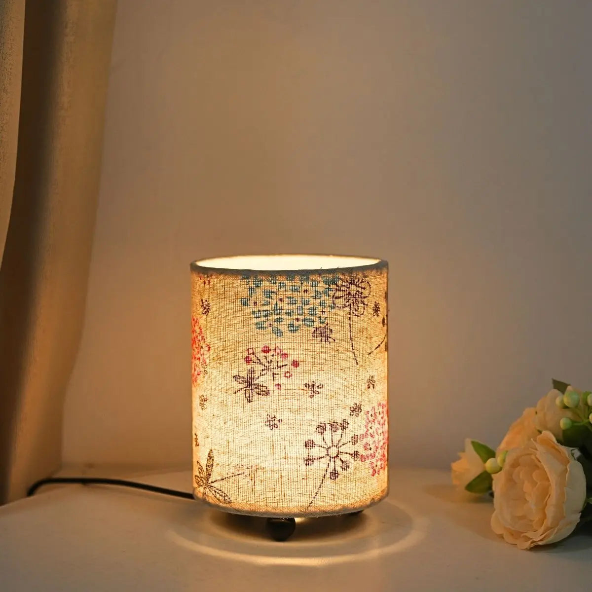 lampe moderne beige motifs floraux usb alimentée lumière chaude décoration chambre tissu floral