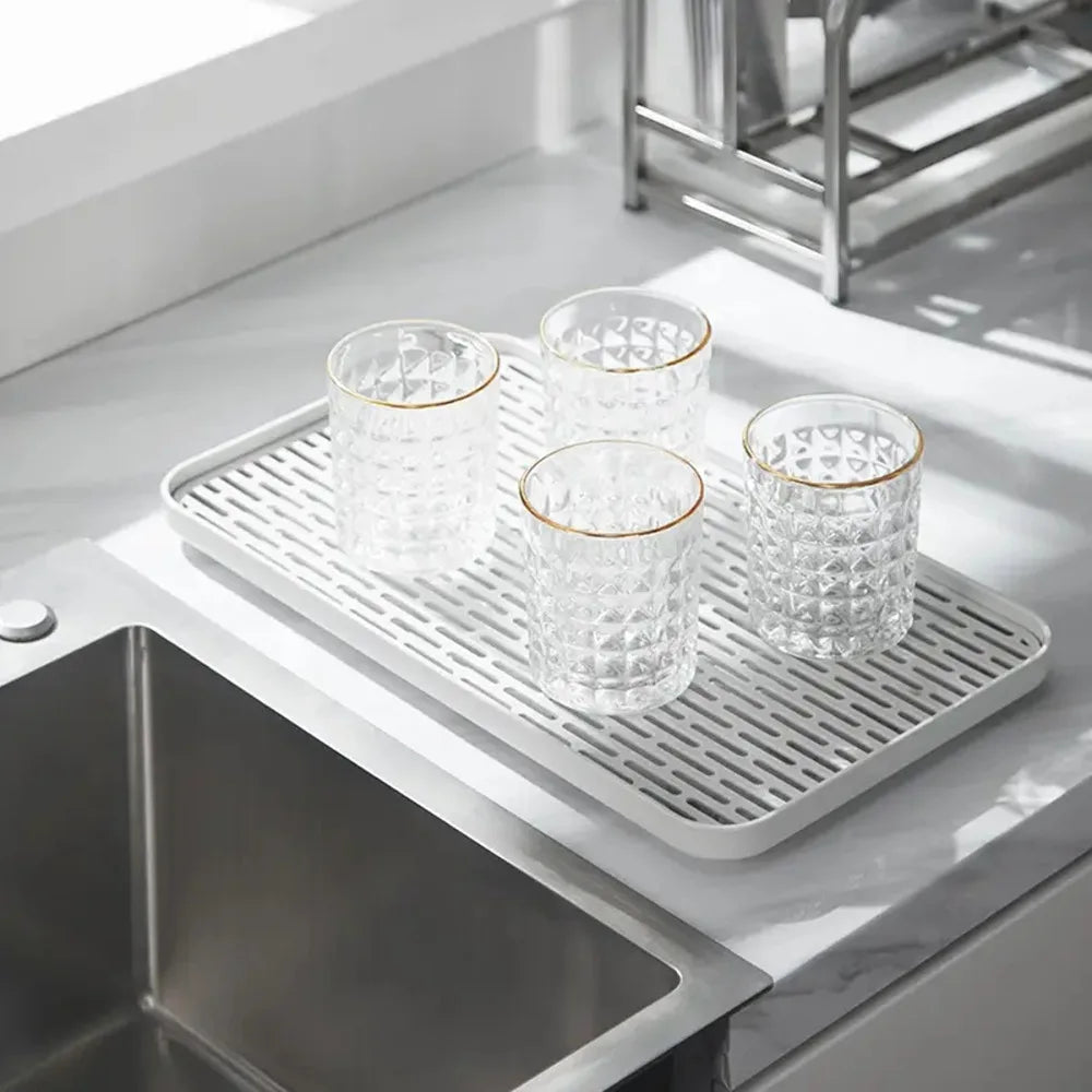 plateau rangement blanc moderne grille perforations tasse thé théière fruits tapis sol écologique