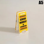 panneau decoratif signalisation routiere humour leave me alone busy age 14+ résine transparent impression