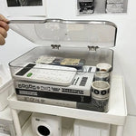 boîtes rangement transparentes modernes clics livres stylos théière tasses masques télécommande