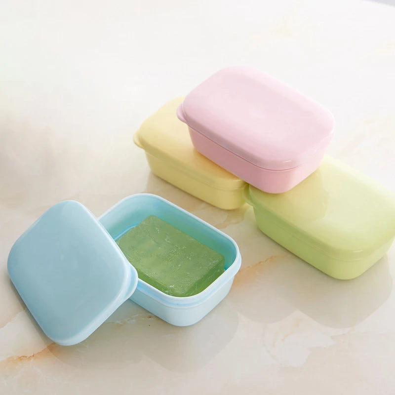 boîte savon moderne bleu clair rose jaune pastel matériau drainage intégrée portable dimensionnée minimaliste
