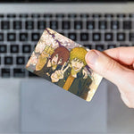 cartes bancaires étanches résistantes adhésives illustration anime personnages fond floral multicolore jaune brun vert