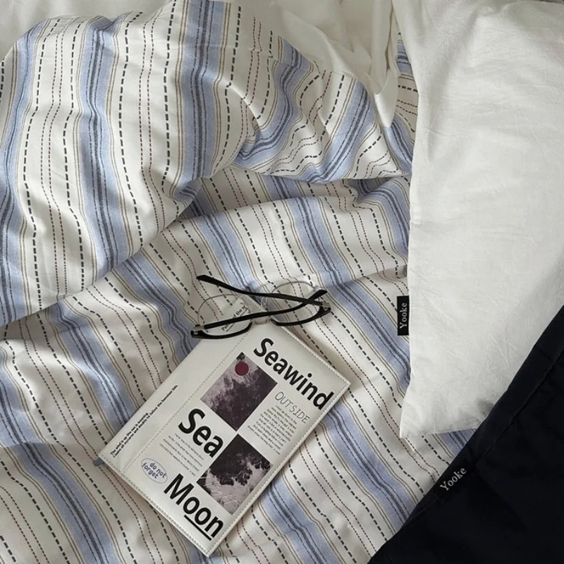 linge lit coton rayures horizontales drap housse taies oreillers moderne blanc bleu gris maison