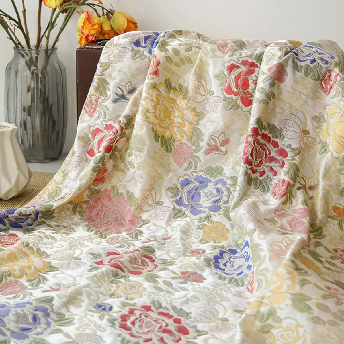 tissu brocart fleurs rose vert bleu jaune polyester large 145cm opacité respectueux environnement traditionnel