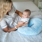 coussin portage bébé doux bleu clair gris rose pâle minky points quatre saisons confortable