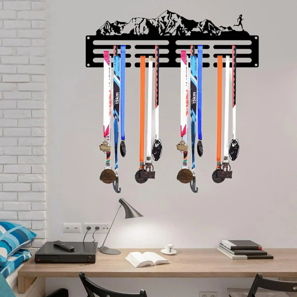 porte médailles rangement mural sportif découpes laser montagnes coureurs noir horizontal multiusage salon