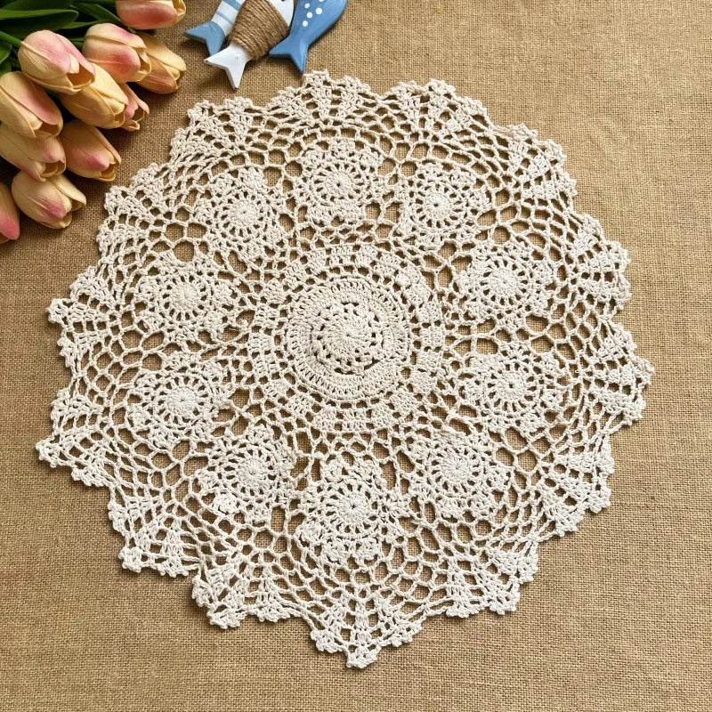 serviette table blanche crochetée motifs floraux diamètre 30cm traditionnelle artisanale respectueuse environnement