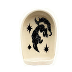 supports muraux décoratifs motifs floraux étoiles couleurs crème rouge noir savons bougies