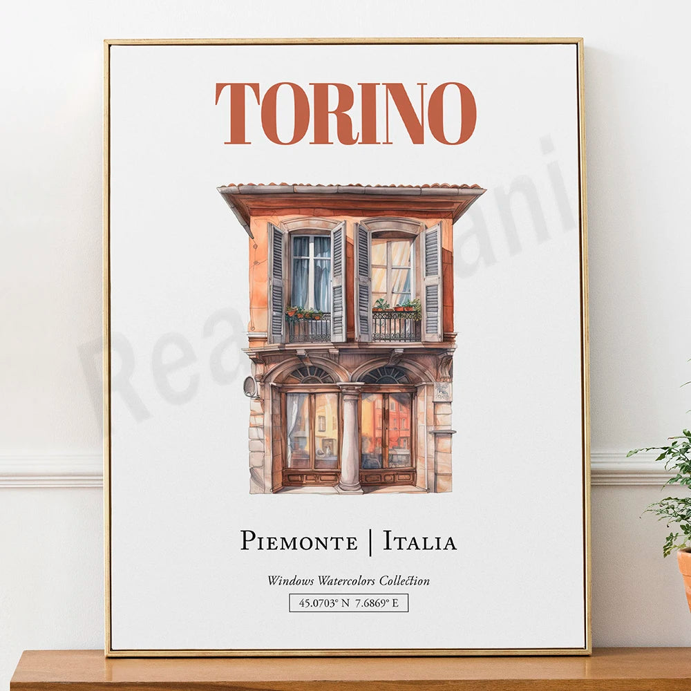 Une illustration colorée d'un bâtiment historique à Torino, en Italie, avec des fenêtres et un balcon ornés, captant l'essence pittoresque de la ville.