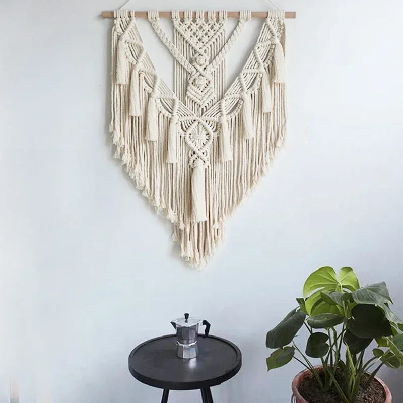Tapisserie murale macramé dans un salon décoré style bohème