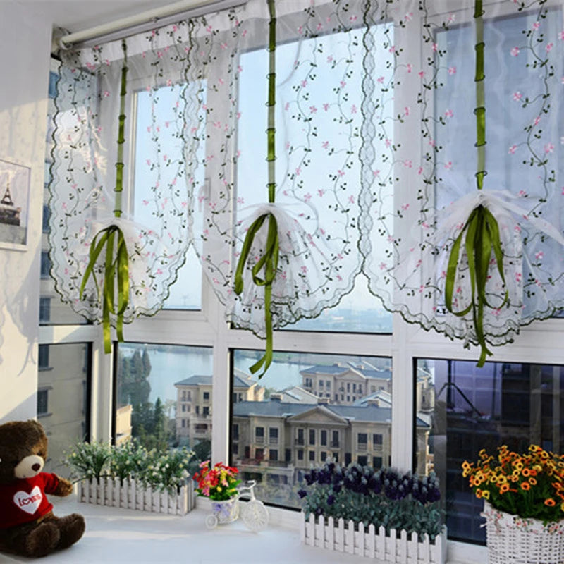 rideaux blancs floral brodé transparents romantique champêtre vert foncé clips argentés chambre salon