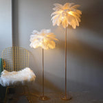 lampe sol moderne plumes blanches dorées bleu turquoise LED éclairage intérieur chambre salon élégant