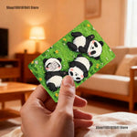 cartes postales panda illustration mignonne verte blanche noire bébé panda bambou fleurs textes pandas