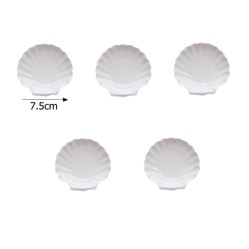 assiettes blanches modernes céramique lisses rangement présentation alimentaire set tailles différentes