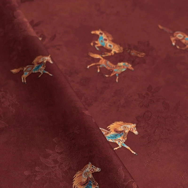 tissu imprimé chevaux feuilles couleur rouge vert marron violet beige automne hiver decoration maison