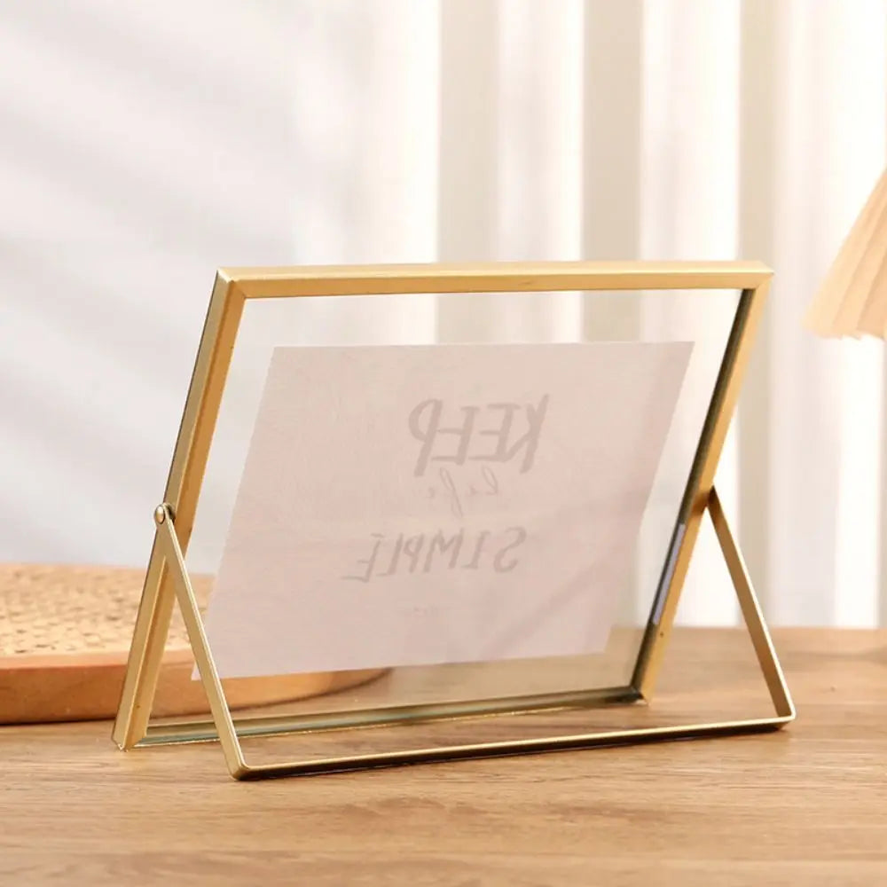 cadre photo moderne minimaliste or noir pieds triangulaires texte simple verre
