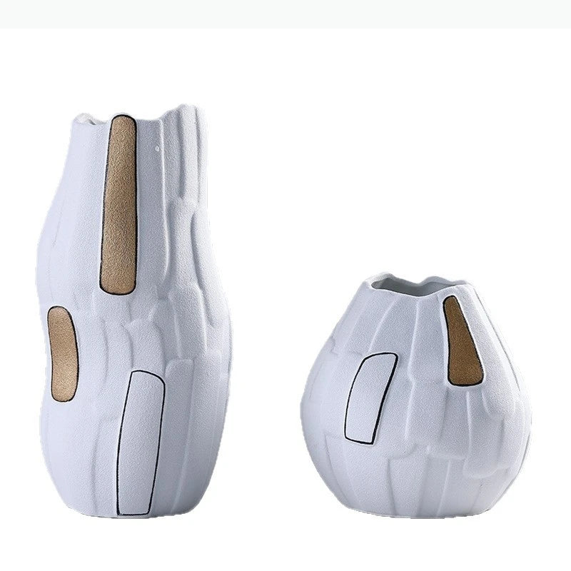 vase moderne texturé découpes géométriques lignes noires blanc doré marron