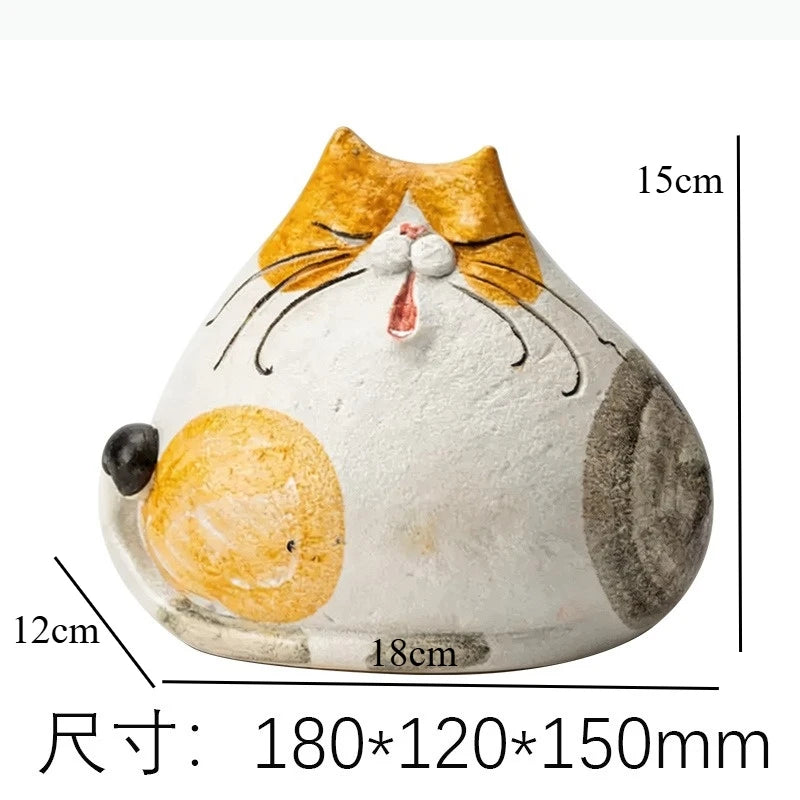 statue artisanale chat blanc orange gris yeux noirs oreilles pointues moderne décoration intérieure chambre