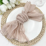 serviettes gaze coton bleu clair rayures fines élégantes mariage table décoration rustic farmhouse