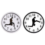 horloge murale moderne homme valise chiffres blanc noir minimaliste decoration facile