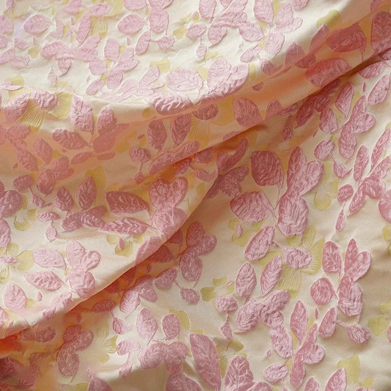 tissu polyester floral relief rose jaune semi transparent largeur 155cm respectueux environnement decoratif Jacquard