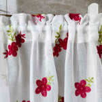 rideau fleuri transparent décoration intérieure blanc rouge vert clips inclusion pastorale