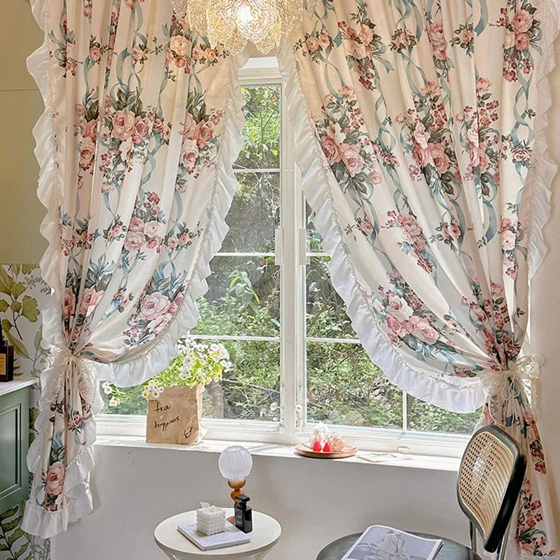 rideau fleurs roses bleues rubans blancs maison moderne