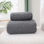 serviettes bain microfibre séchage rapide motif zigzag couleurs gris blanc rouge moderne absorption élevée