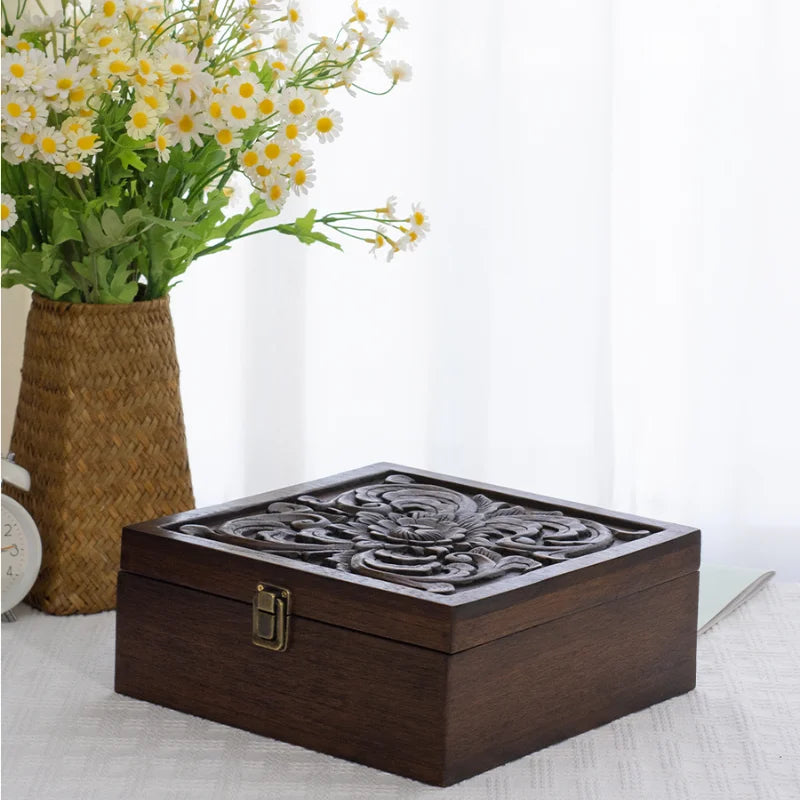 boîte bijoux vintage bois sculpté floral compartiments marron doré fixations traditionnelles