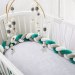 Détail du tissage tressé du pare-chocs de lit pour bébé