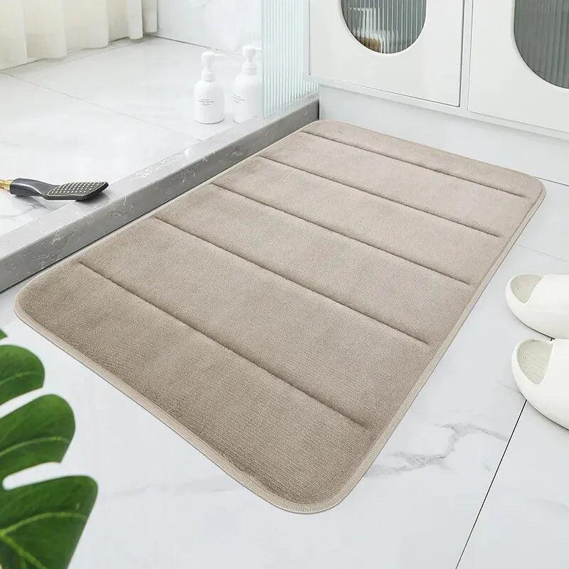 tapis bain doux élastique motif fleurs noires fond blanc moderne gris marron confortable absorbant