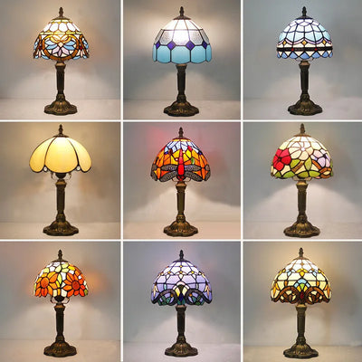 Lampe de chevet Tiffany en vitrail rétro style méditerranéen sur table de nuit