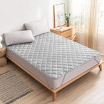 protège matelas gris quilté moderne housse lavable élastique polyester perméable lit maison ultrasons diagonales