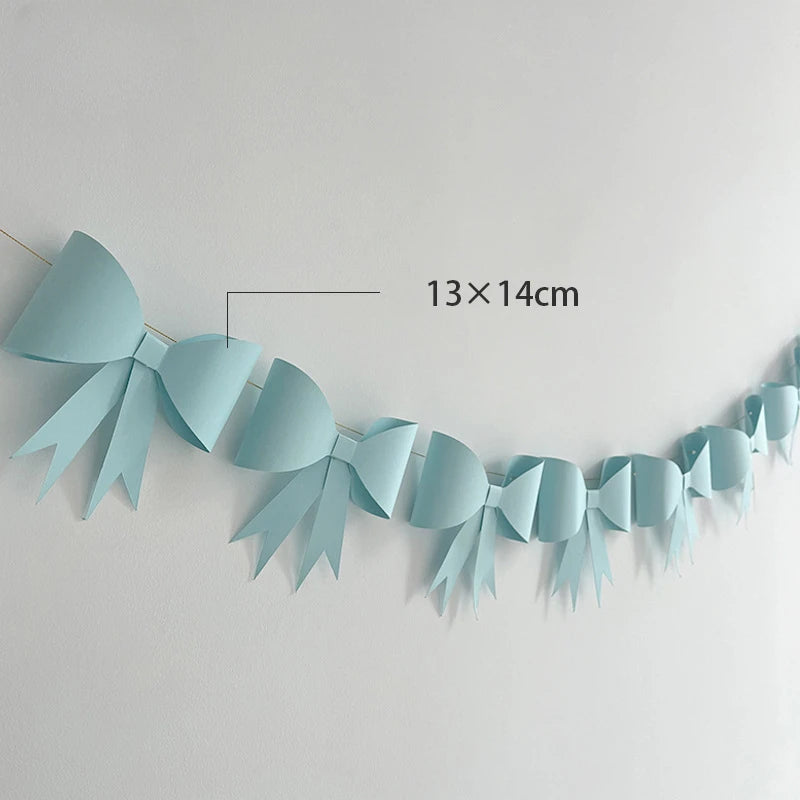 guirlande nœuds papier anniversaire enfant décoration bleu rose simple origami festive artisanale fil doré