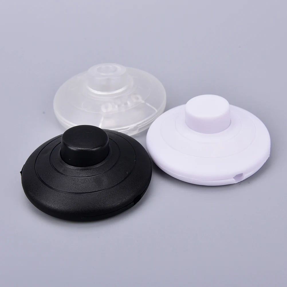 pièces fixation meubles blanc noir rond lisse pratique utilitaire vis orifices divers
