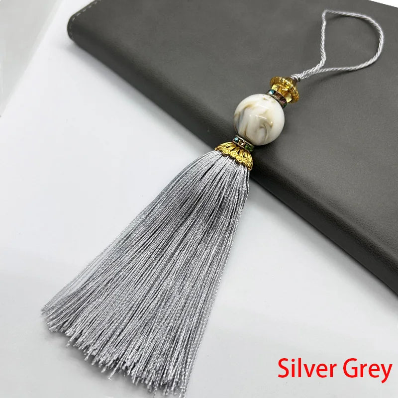 pompon décoratif gris bleu doré vert violet tissu finement tressé élégant moderne blanche chaîne