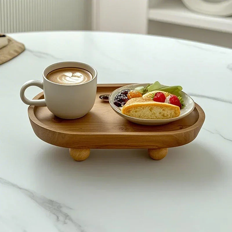 plateau ovale bois lisse moderne minimaliste pieds ronds tasses fruits lunettes bougies assiettes
