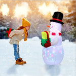 Bonhomme de neige gonflable avec écharpe rouge et chapeau
