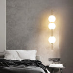 suspension lumineuse moderne blanc doré sphères translucides câble suspendu minimaliste trois leds chambre salon