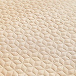 Couvre-lit beige dans une chambre d'amis élégante