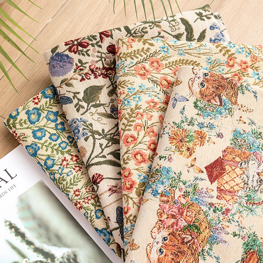 tissu fleuri vintage polyester coton fleurs feuilles chats beiges bleus rouges verts marrons résistance