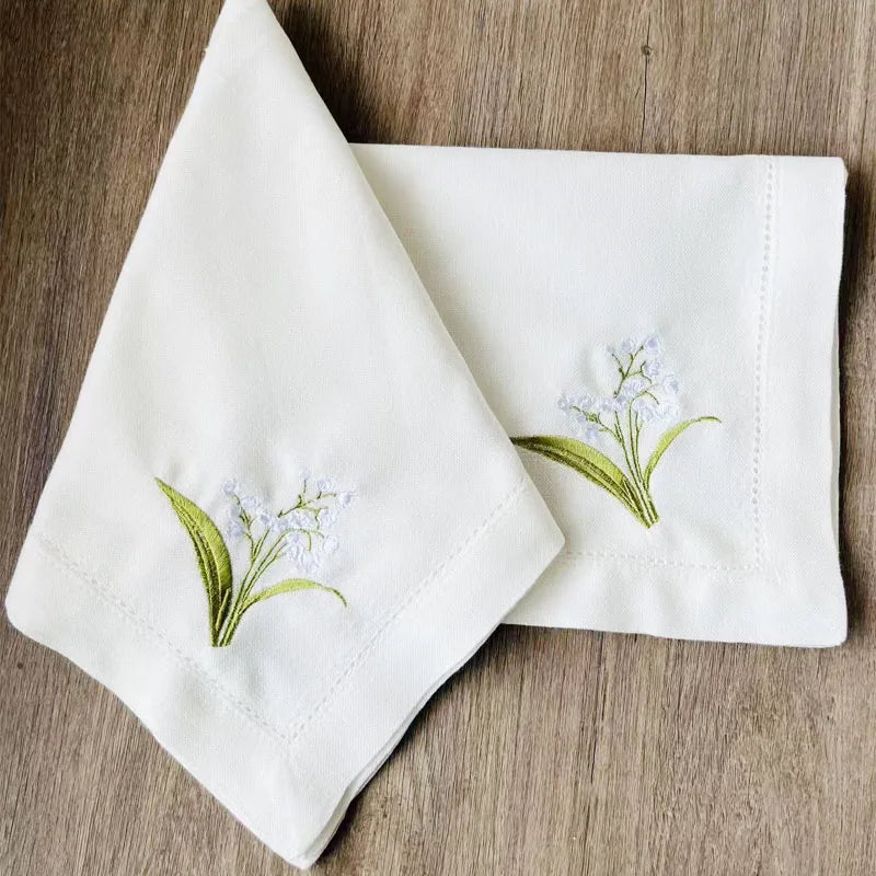 serviettes table brodées fleurs feuilles coton blanc vert bleu rustique fêtes maison mariage