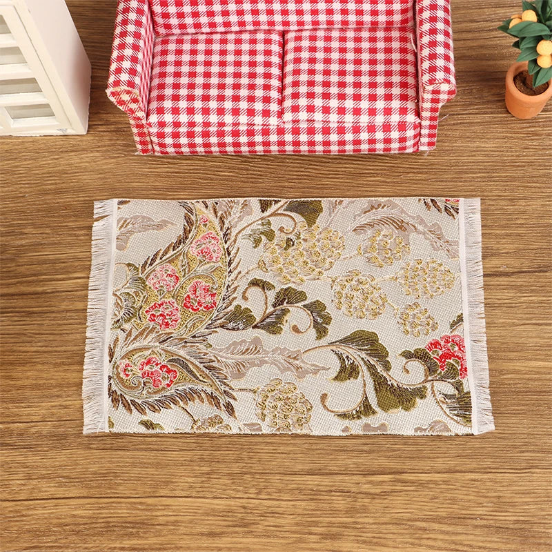 tapis miniature animaux nature ornements floraux motifs géométriques franges classique vert rouge