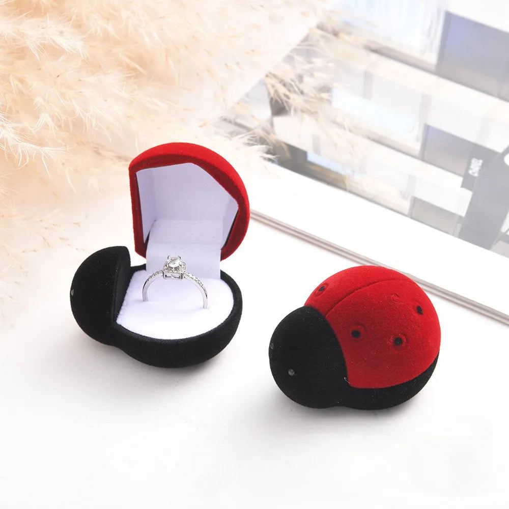rangement bijoux forme voiture coccinelle rouge points noirs velours moderne portable
