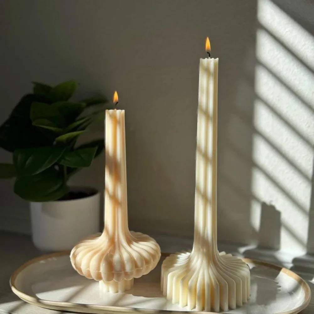 bougies artistiques moderne élégantes acrylique base sculptée blanc crème rayures verticales hand made decoration