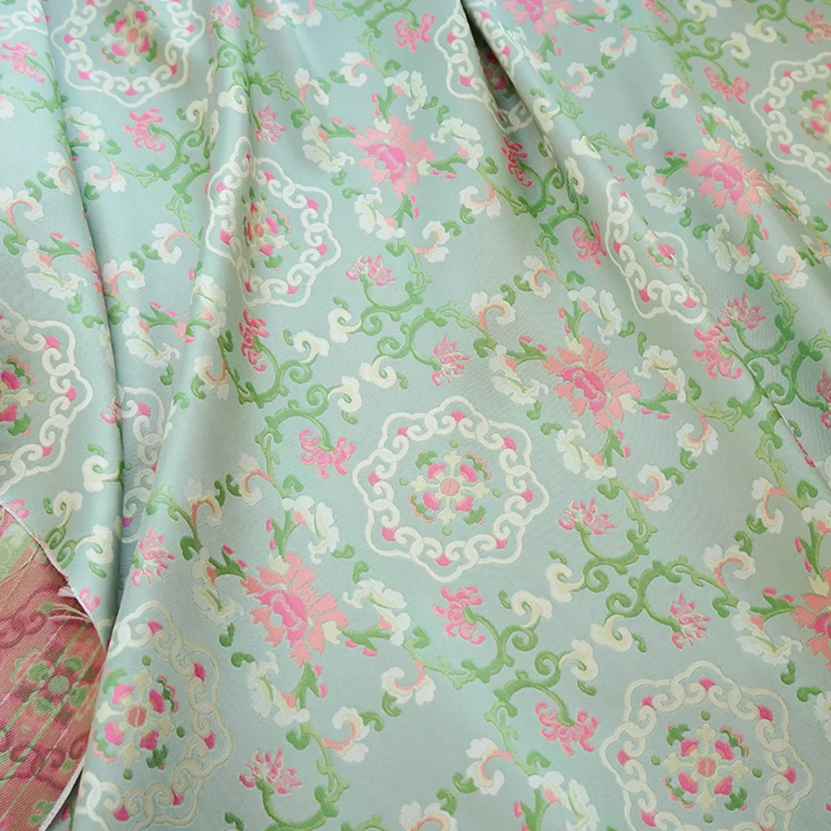 tissu imprimé floral bleu clair rose vert fleurs vintage polyester classique 150cm